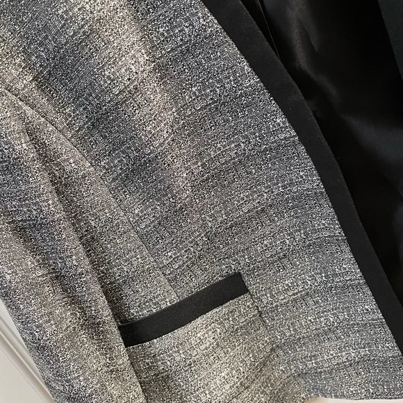 Blazer - Picture 4 of 4